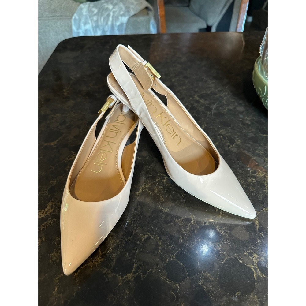 Calvin Klein Womens Beige Patent Leather Pointed Toe Slingback Kitten Heels